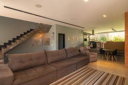 Casa de condomínio à venda com 301m², 3 quartos e 4 vagasSala