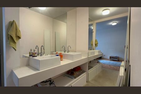 Apartamento à venda com 100m², 2 quartos e 1 vagaBanheiro da Suíte