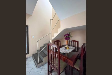 Casa para alugar com 135m², 2 quartos e 2 vagasDetalhe da sala
