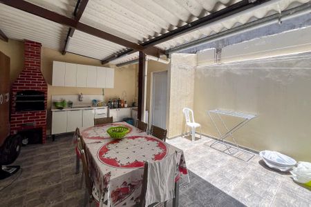 Casa para alugar com 135m², 2 quartos e 2 vagasQuintal