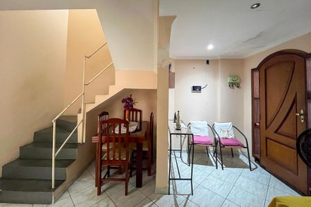 Casa para alugar com 135m², 2 quartos e 2 vagasSala