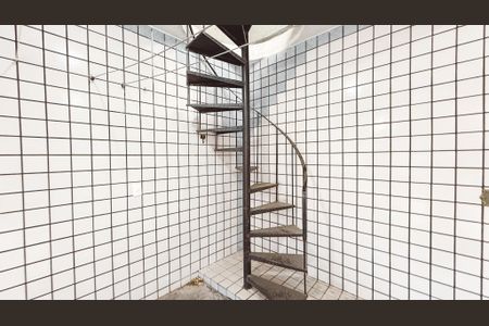 Casa à venda com 248m², 4 quartos e 7 vagasEscada