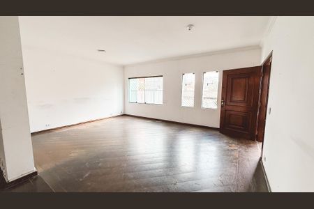 Casa à venda com 248m², 4 quartos e 7 vagasSala