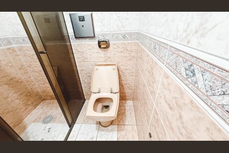 Casa à venda com 248m², 4 quartos e 7 vagasBanheiro 2