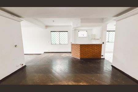 Casa à venda com 248m², 4 quartos e 7 vagasSala