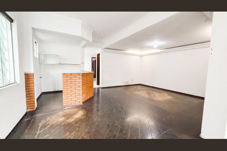 Casa à venda com 248m², 4 quartos e 7 vagasSala