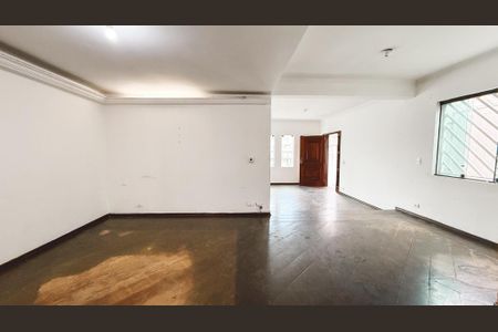 Casa à venda com 248m², 4 quartos e 7 vagasSala