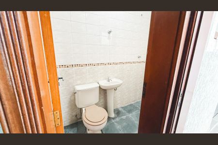 Casa à venda com 248m², 4 quartos e 7 vagasBanheiro de serviço