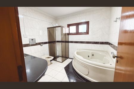 Casa à venda com 248m², 4 quartos e 7 vagasBanheiro da Suíte