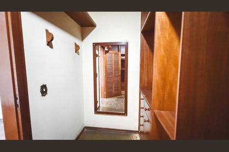 Casa à venda com 248m², 4 quartos e 7 vagasCloset da suíte