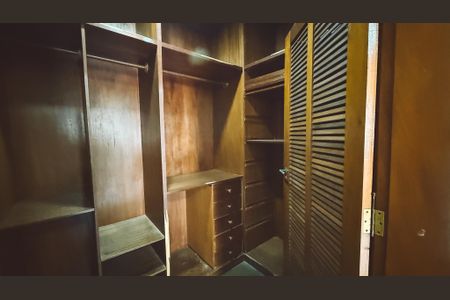 Casa à venda com 248m², 4 quartos e 7 vagasCloset da suíte