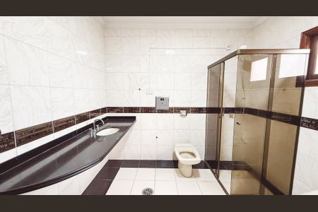 Casa à venda com 248m², 4 quartos e 7 vagasBanheiro da Suíte