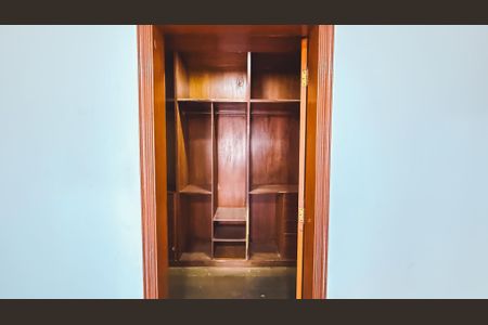 Casa à venda com 248m², 4 quartos e 7 vagasCloset da suíte