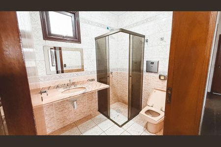 Casa à venda com 248m², 4 quartos e 7 vagasBanheiro 2