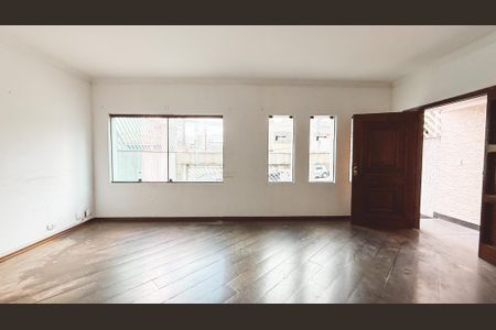 Casa à venda com 248m², 4 quartos e 7 vagasSala