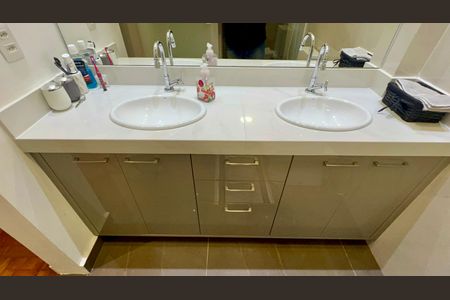 Apartamento para alugar com 83m², 2 quartos e 1 vaga Apartamento para alugar com 83m², 2 quartos e 1 vagaBanheiro da Suíte