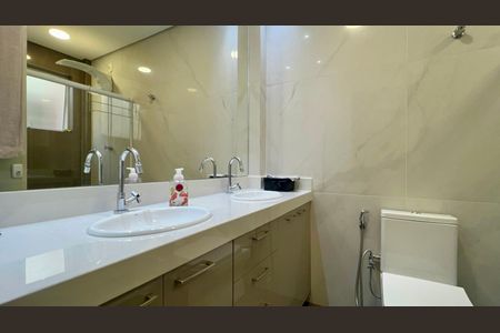 Apartamento para alugar com 83m², 2 quartos e 1 vaga Apartamento para alugar com 83m², 2 quartos e 1 vagaBanheiro da Suíte