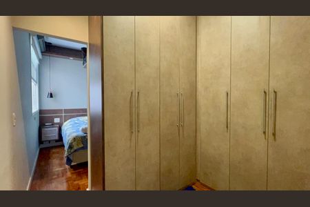 Apartamento para alugar com 83m², 2 quartos e 1 vaga Apartamento para alugar com 83m², 2 quartos e 1 vagaCloset da suíte
