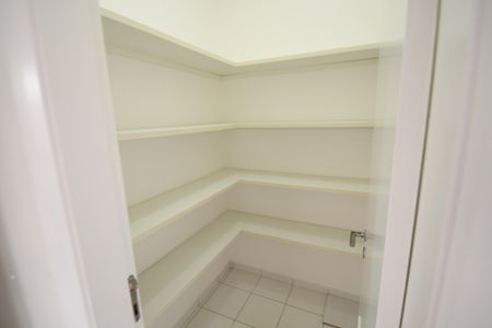 Casa de condomínio para alugar com 220m², 3 quartos e 4 vagasÁrea de Serviço - Despensa