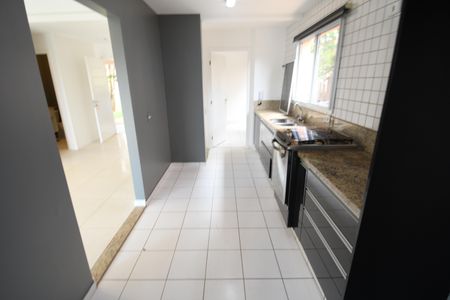 Casa de condomínio para alugar com 220m², 3 quartos e 4 vagasCozinha