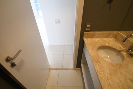 Casa de condomínio para alugar com 220m², 3 quartos e 4 vagasLavabo