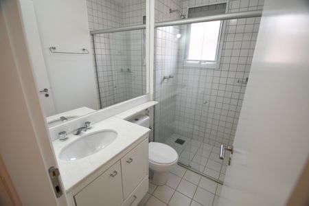 Casa de condomínio para alugar com 220m², 3 quartos e 4 vagasBanheiro Suíte 2