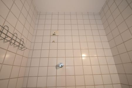 Casa de condomínio para alugar com 220m², 3 quartos e 4 vagasBanheiro de serviço