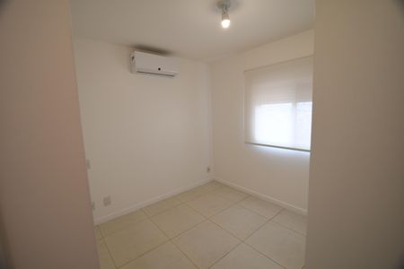 Casa de condomínio para alugar com 220m², 3 quartos e 4 vagasQuarto Suíte 2