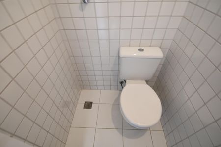 Casa de condomínio para alugar com 220m², 3 quartos e 4 vagasBanheiro de serviço