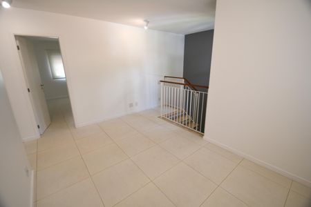 Casa de condomínio para alugar com 220m², 3 quartos e 4 vagasSala 2