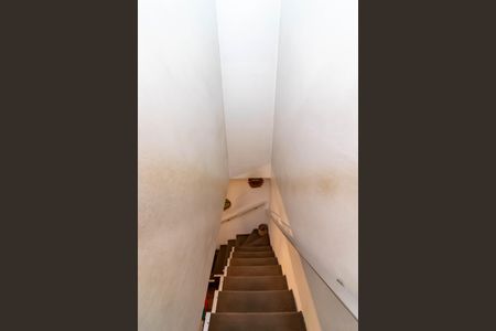 Casa à venda com 140m², 4 quartos e 2 vagasEscada