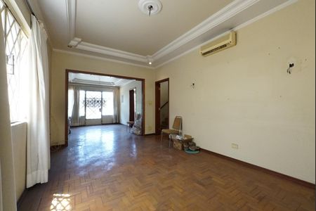 Casa à venda com 3 quartos, 250m² em Vila Monumento, São Paulo