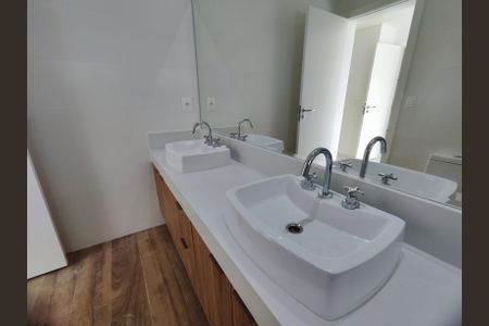 Casa de condomínio para alugar com 315m², 4 quartos e 2 vagasBanheiro da Suíte 2