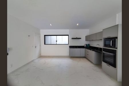 Casa de condomínio para alugar com 315m², 4 quartos e 2 vagasCozinha