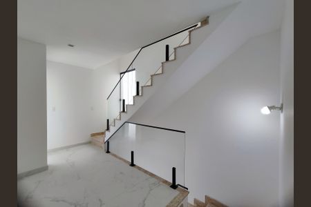 Casa de condomínio para alugar com 315m², 4 quartos e 2 vagasHall