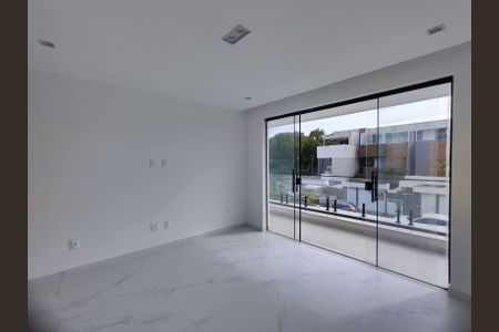 Casa de condomínio para alugar com 315m², 4 quartos e 2 vagasSuíte 2