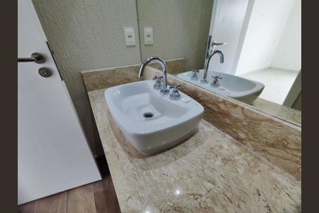 Casa de condomínio para alugar com 315m², 4 quartos e 2 vagasBanheiro da Suíte 3