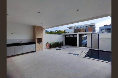 Casa de condomínio para alugar com 315m², 4 quartos e 2 vagasÁrea externa