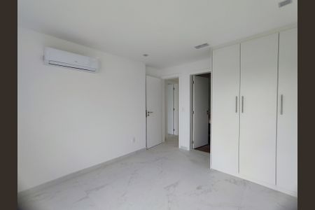 Casa de condomínio para alugar com 315m², 4 quartos e 2 vagasSuíte 3