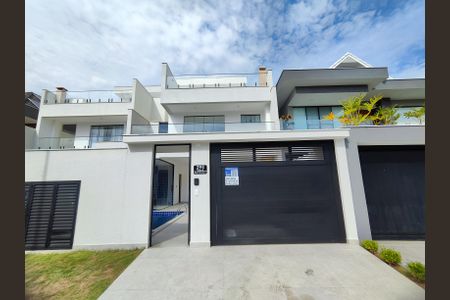 Casa de condomínio para alugar com 315m², 4 quartos e 2 vagasFachada