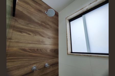 Casa de condomínio para alugar com 315m², 4 quartos e 2 vagasBanheiro da Suíte 1