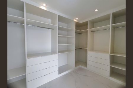 Casa de condomínio para alugar com 315m², 4 quartos e 2 vagasCloset da suíte 2