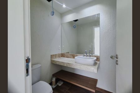 Casa de condomínio para alugar com 315m², 4 quartos e 2 vagasBanheiro da Suíte 4