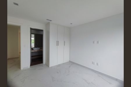 Casa de condomínio para alugar com 315m², 4 quartos e 2 vagasSuíte 3