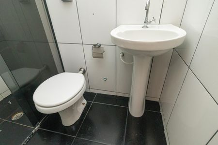 Banheiro Social de casa para alugar com 1 quarto, 45m² em Jardim Aricanduva, São Paulo