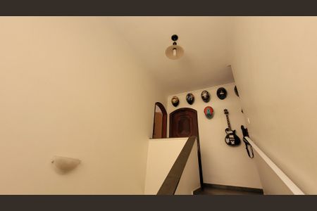 Casa à venda com 340m², 3 quartos e 3 vagas Casa à venda com 340m², 3 quartos e 3 vagasEscada