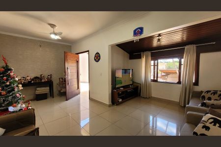 Casa à venda com 340m², 3 quartos e 3 vagas Casa à venda com 340m², 3 quartos e 3 vagasSala