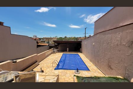 Casa à venda com 340m², 3 quartos e 3 vagas Casa à venda com 340m², 3 quartos e 3 vagasPiscina