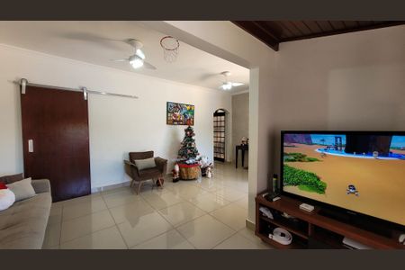 Casa à venda com 340m², 3 quartos e 3 vagas Casa à venda com 340m², 3 quartos e 3 vagasSala