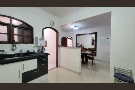 Casa à venda com 340m², 3 quartos e 3 vagas Casa à venda com 340m², 3 quartos e 3 vagasCozinha